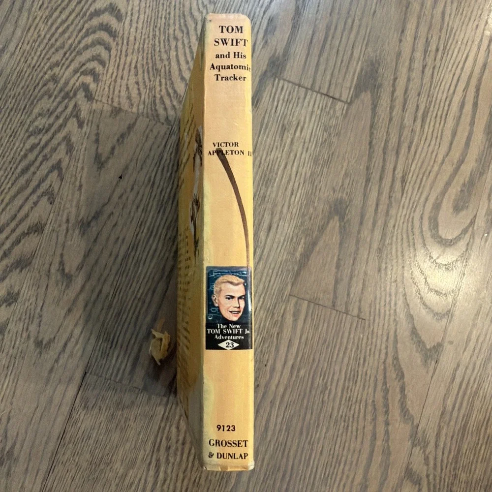 Tom Swift and His Aquatomic Tracker - Victor Appleton II - Hardcover